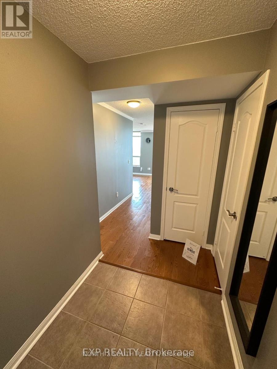 1002 - 1150 Parkwest Place, Mississauga, Ontario  L5E 3K4 - Photo 4 - W13058406