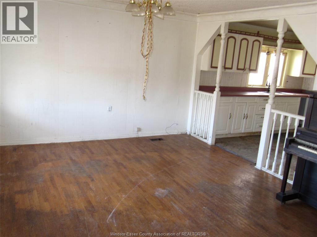 1462 Labadie, Windsor, Ontario  N8Y 4H1 - Photo 3 - 26007492