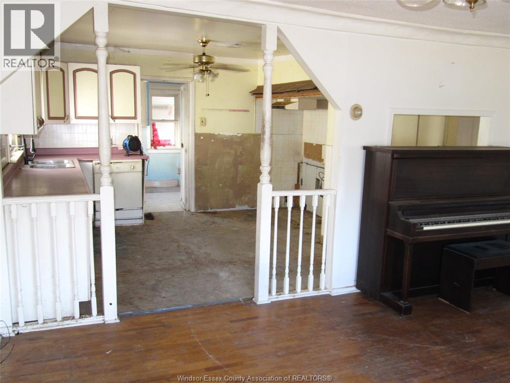 1462 Labadie, Windsor, Ontario  N8Y 4H1 - Photo 4 - 26007492