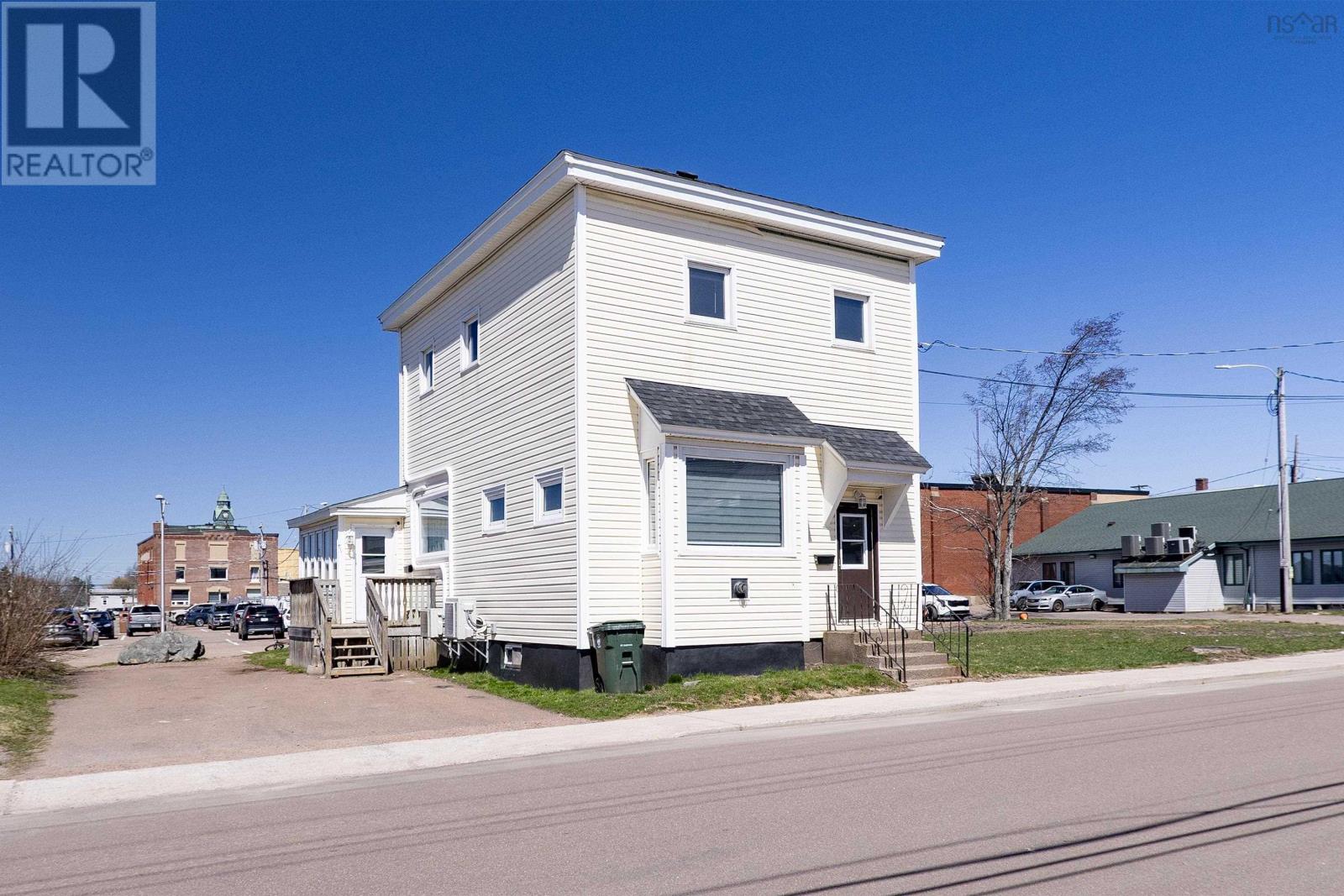 14 Prince Arthur Street, Amherst, Nova Scotia  B4H 1V4 - Photo 2 - 202608978