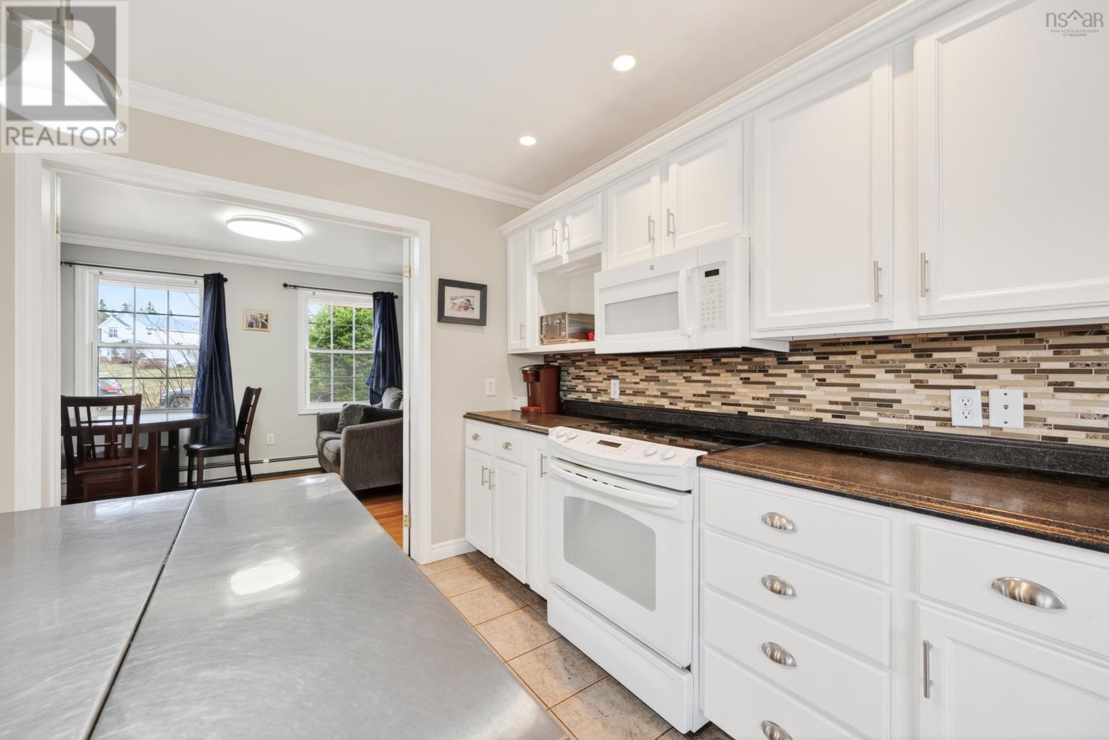 10 Amberwood Crescent Crescent, Westmount, Nova Scotia  B1R 2J8 - Photo 8 - 202608976