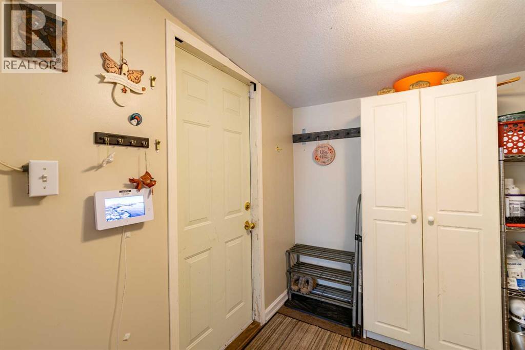 4 48a Street Close, Alix, Alberta  T0C 0B0 - Photo 4 - A2306091