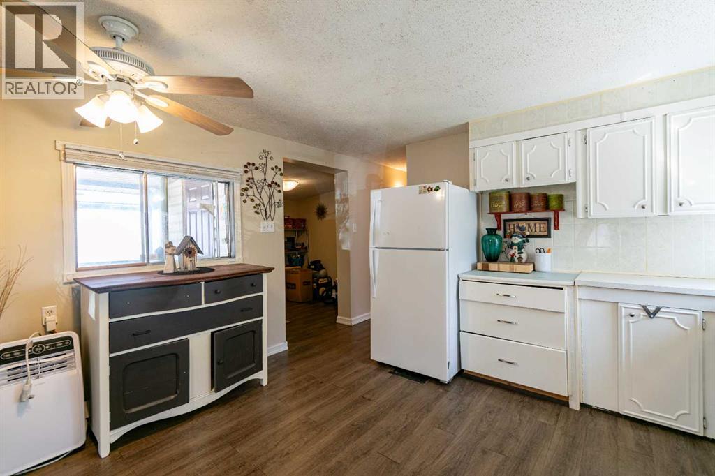 4 48a Street Close, Alix, Alberta  T0C 0B0 - Photo 8 - A2306091