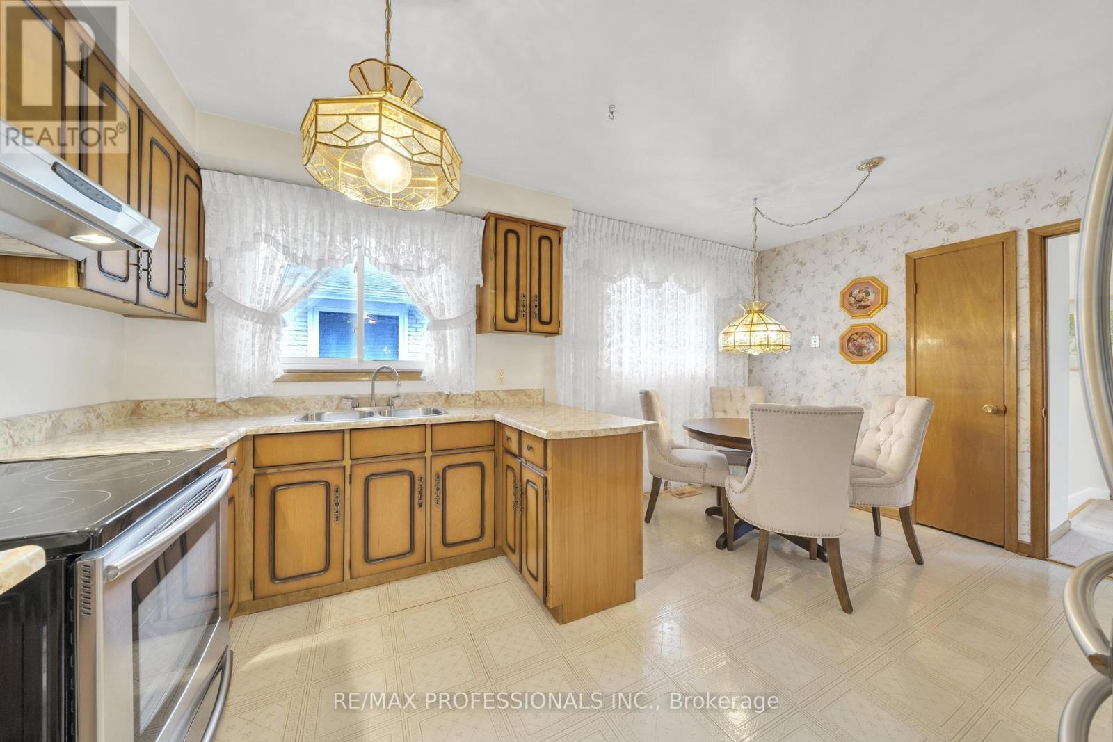 1877 Silverberry Crescent, Mississauga, Ontario  L5J 1C8 - Photo 8 - W13058190