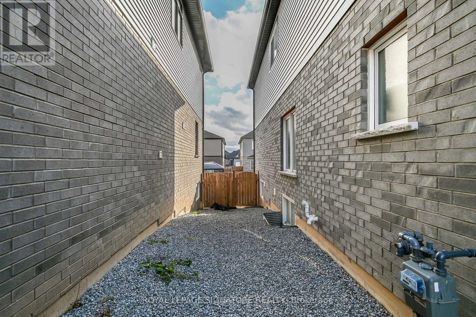 Upper Level - 11 Overholt Drive, Thorold, Ontario  L2V 0G4 - Photo 34 - X13058288