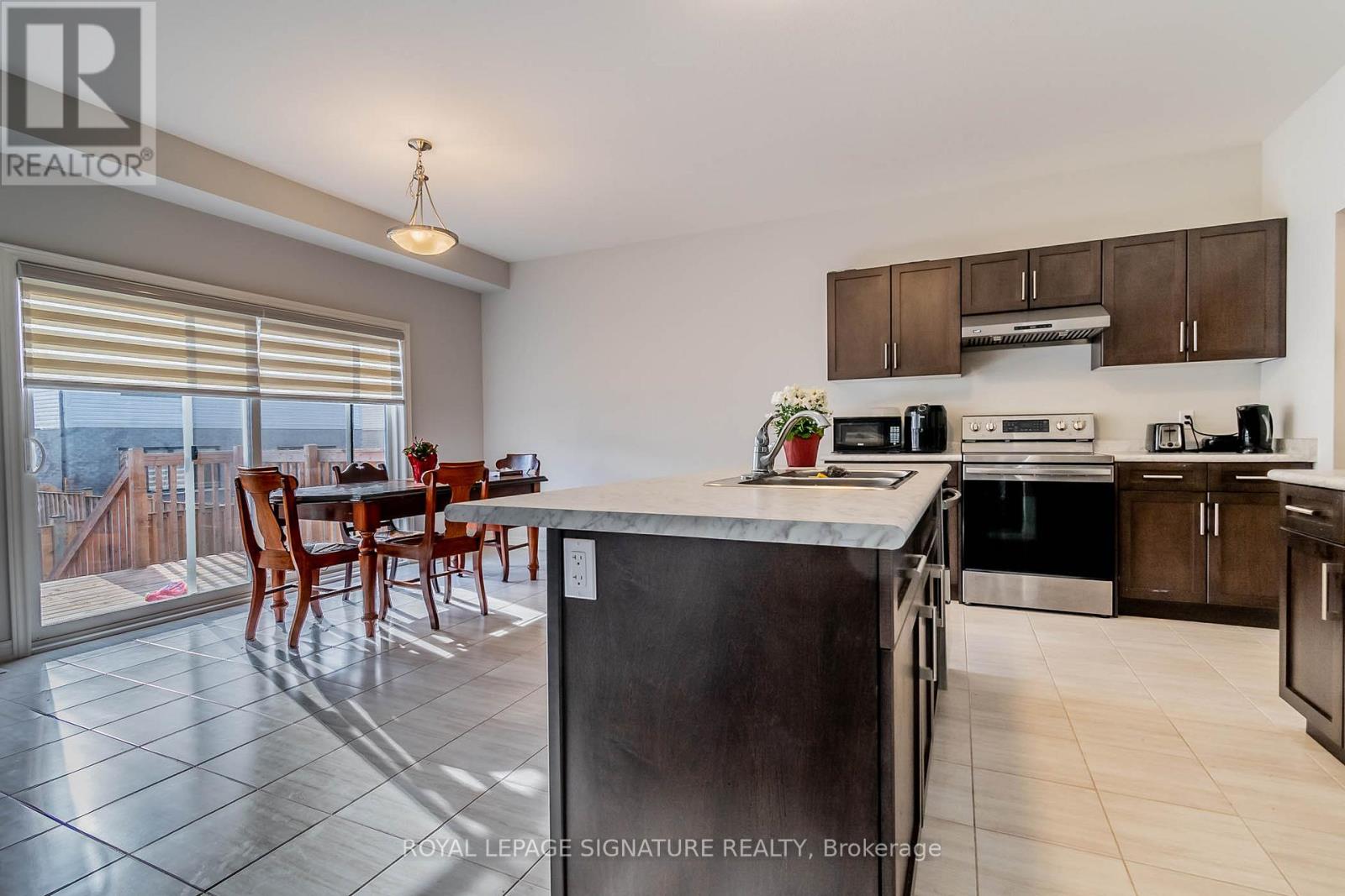 Upper Level - 11 Overholt Drive, Thorold, Ontario  L2V 0G4 - Photo 8 - X13058288