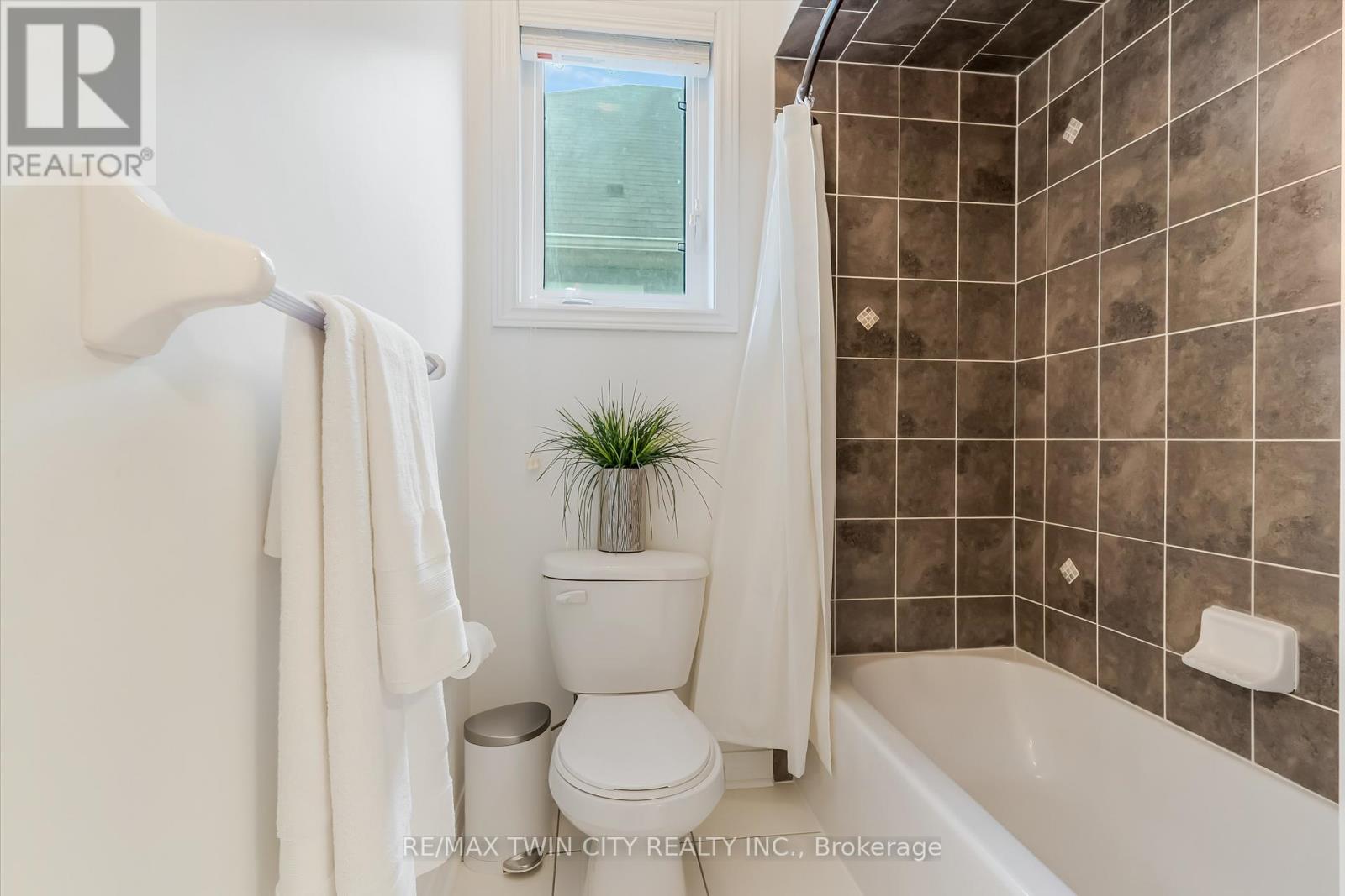 644 Baldwin Crescent, Woodstock, Ontario  N4T 0G5 - Photo 8 - X13058464