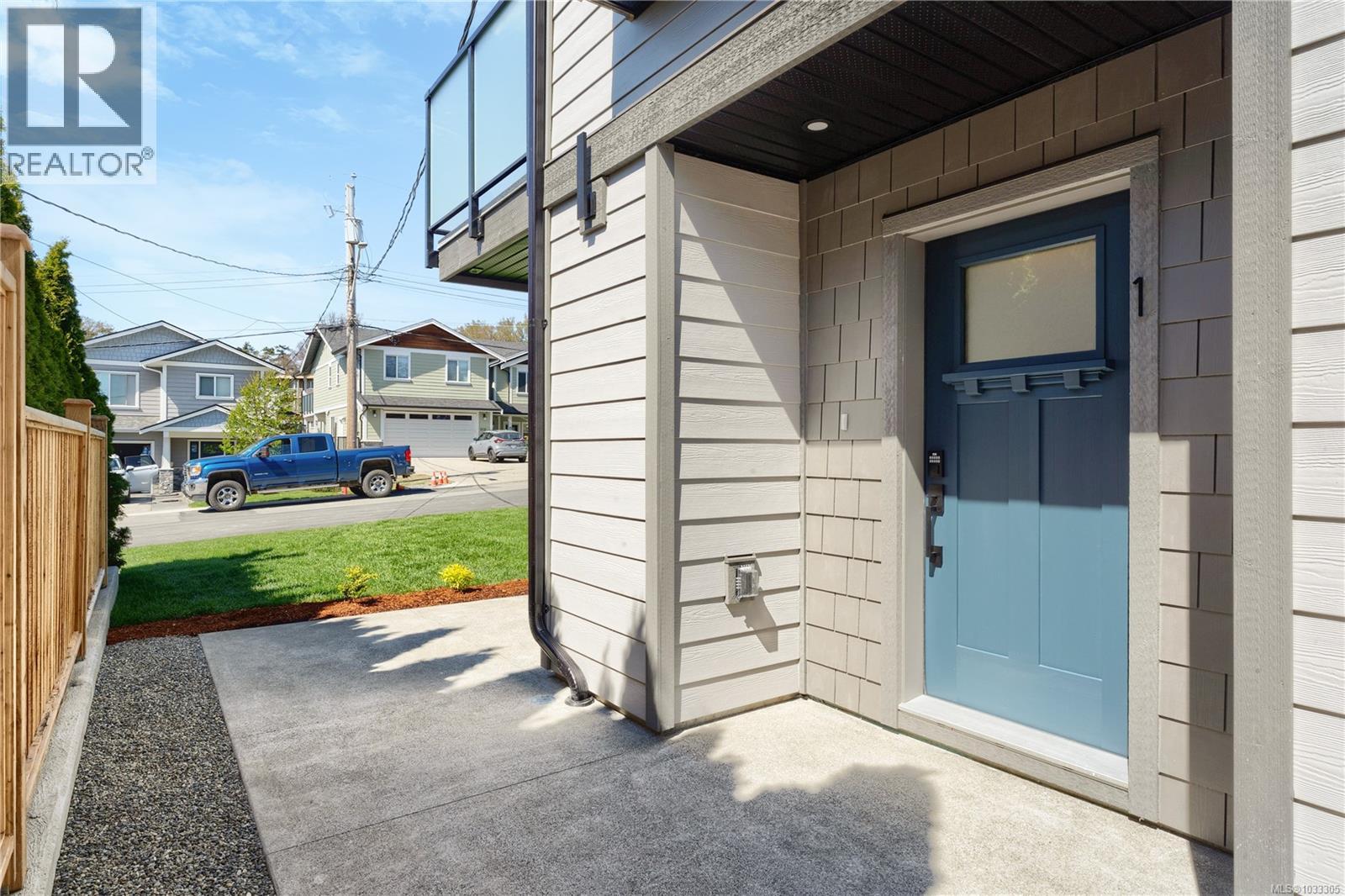 1 921 Dale St, Saanich, British Columbia  V8X 2V9 - Photo 4 - 1033305