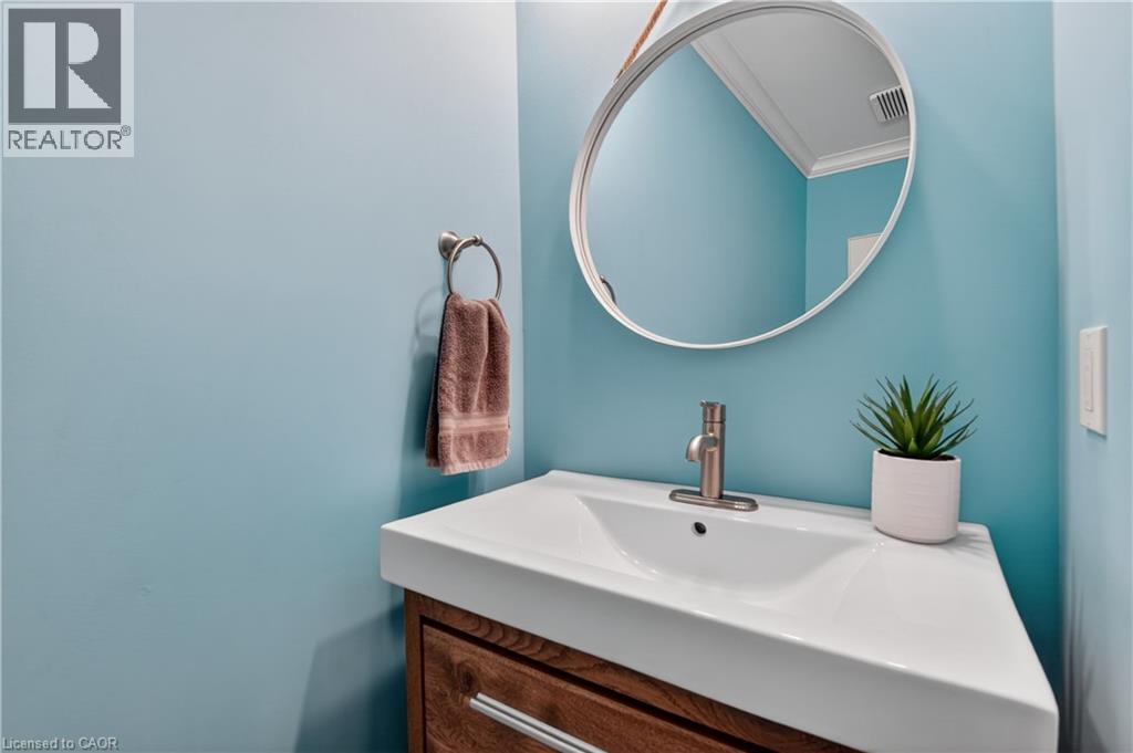 734 Brigadoon Drive, Hamilton, Ontario  L9C 7S2 - Photo 18 - 40825032