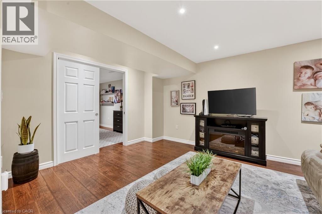 734 Brigadoon Drive, Hamilton, Ontario  L9C 7S2 - Photo 37 - 40825032