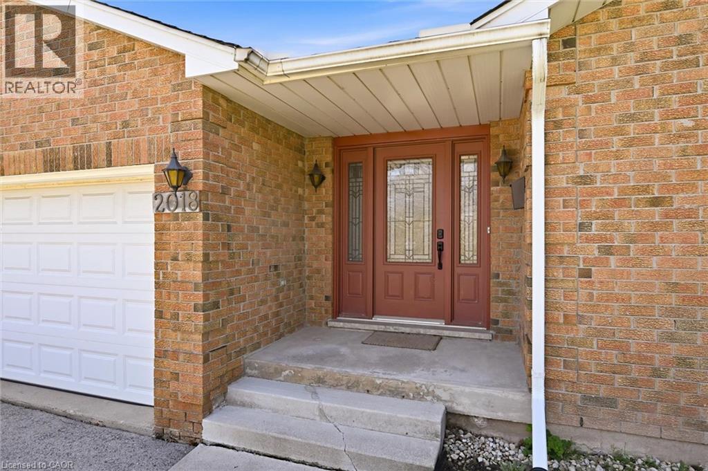 2018 Barlow Crescent, Burlington, Ontario  L7P 4N8 - Photo 4 - 40824120