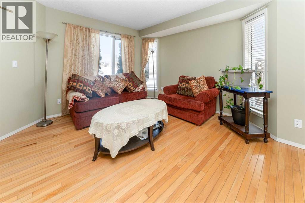 63 Hawkmount Green NW, Calgary, Alberta  T3G 3T9 - Photo 3 - A2288583