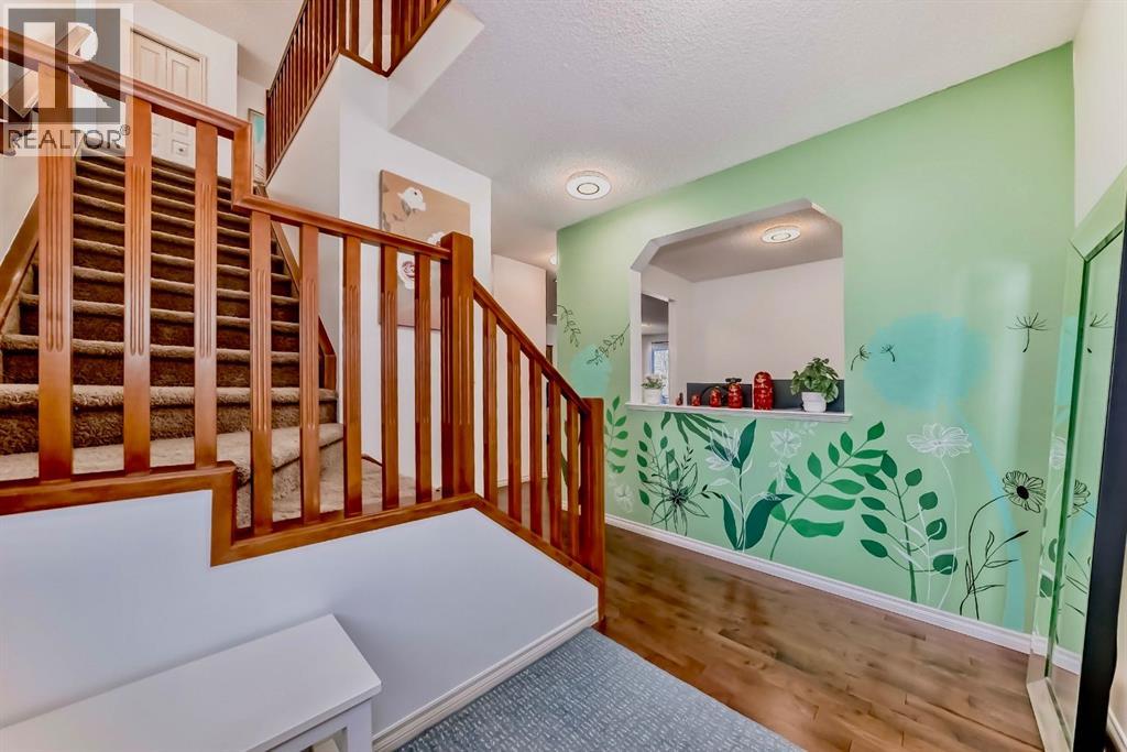 44 Aspen Hills Close SW, Calgary, Alberta  T3H 0C6 - Photo 2 - A2296039