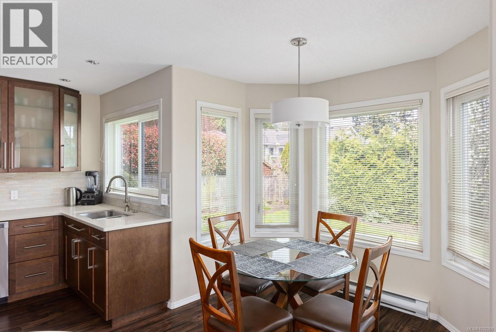 2446 Twin View Dr, Central Saanich, British Columbia  V8Z 7E9 - Photo 5 - 1032209