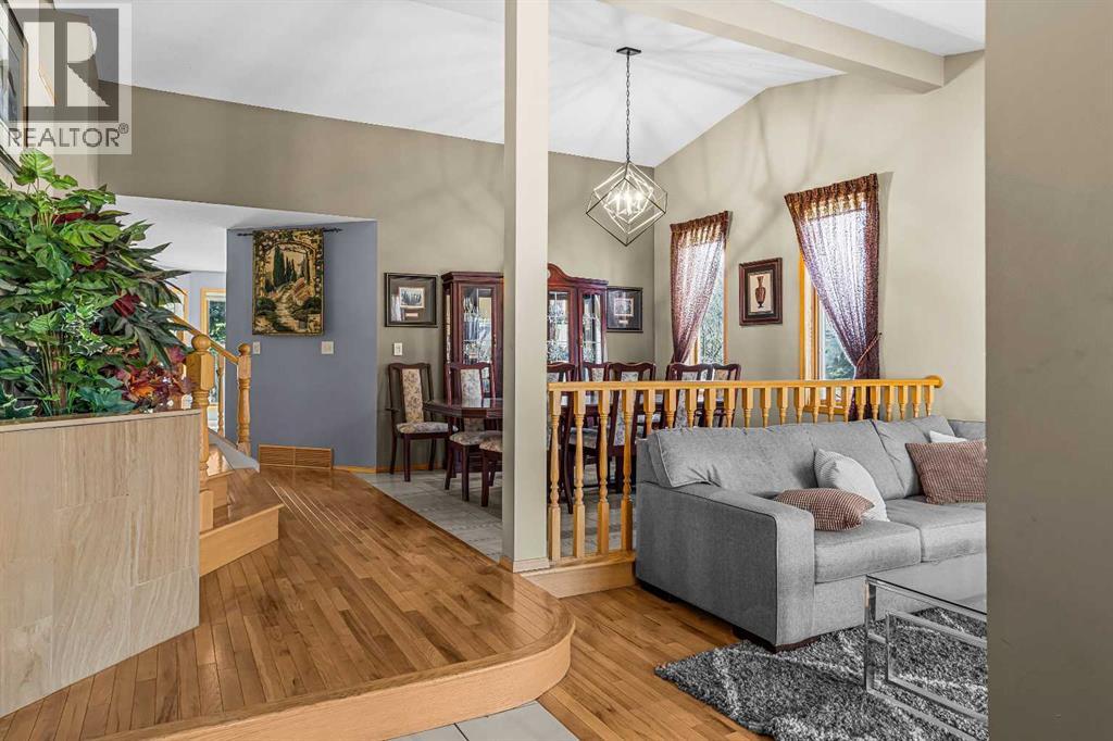 260 Grizzly Crescent, Canmore, Alberta  T1W 1B5 - Photo 3 - A2306249