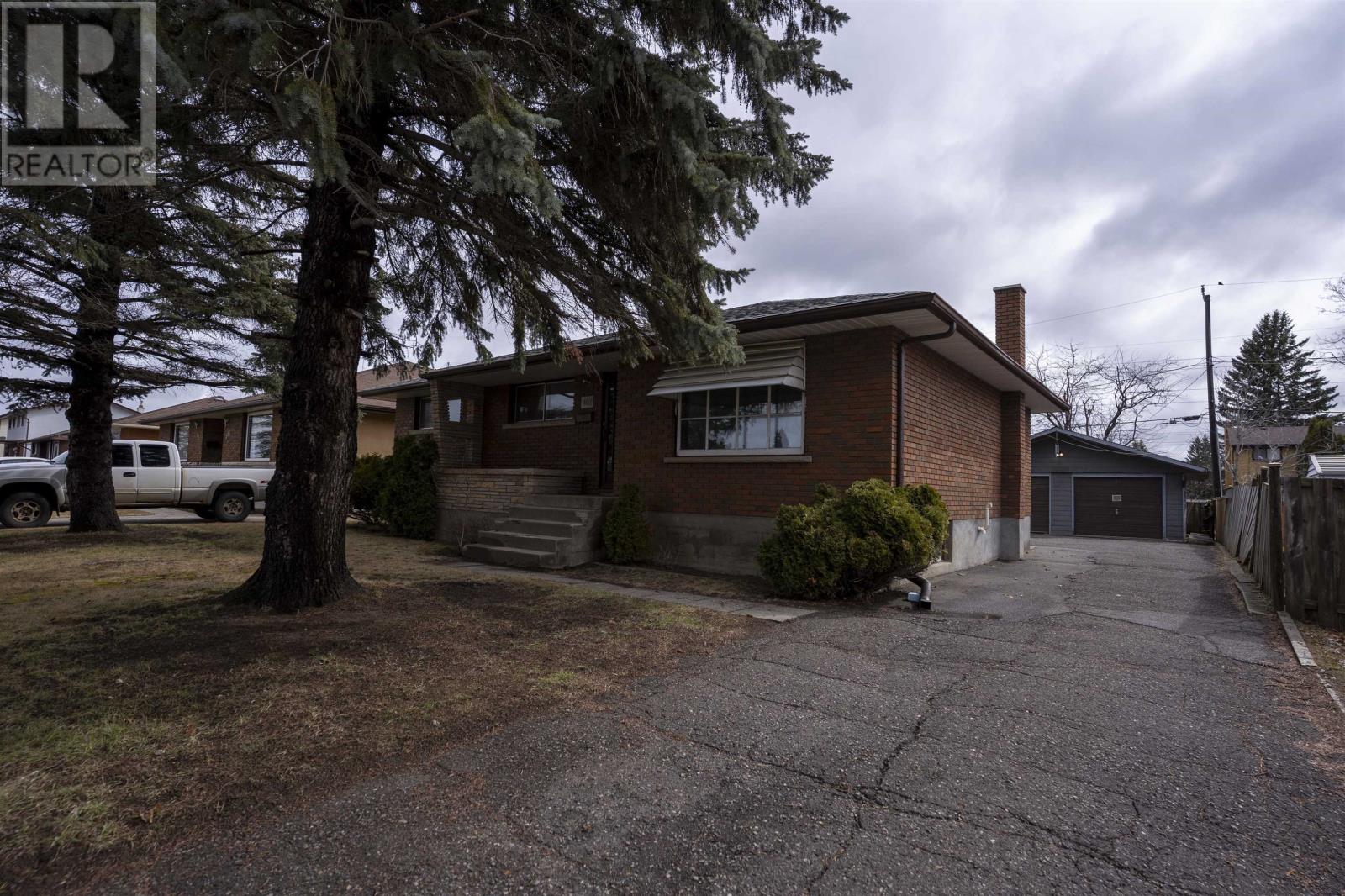 402 Westview PL, Thunder Bay, Ontario