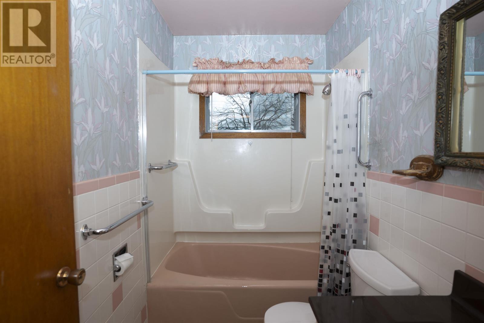 402 Westview Pl, Thunder Bay, Ontario  P7C 4M3 - Photo 19 - TB2600844