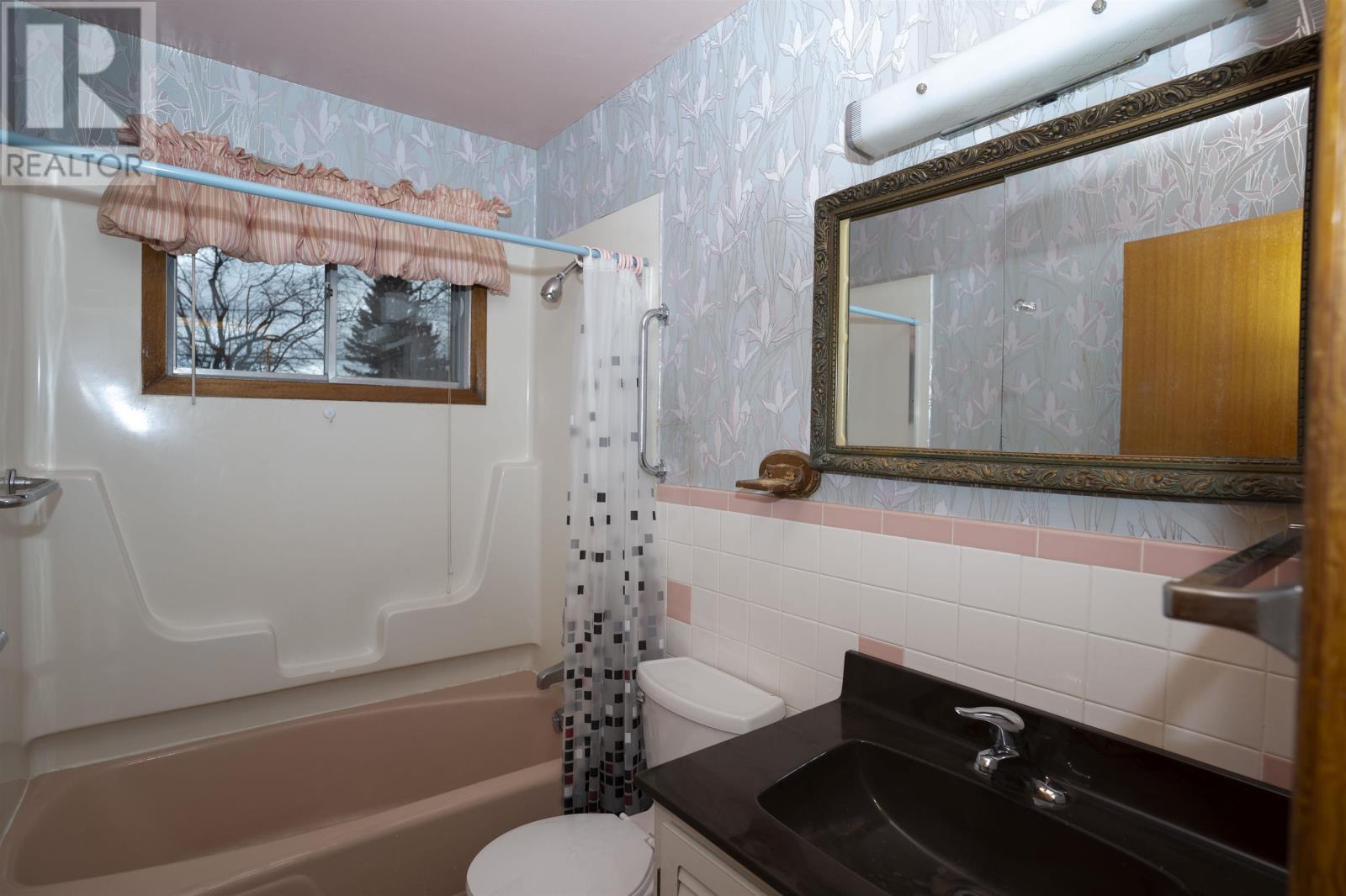 402 Westview Pl, Thunder Bay, Ontario  P7C 4M3 - Photo 18 - TB2600844