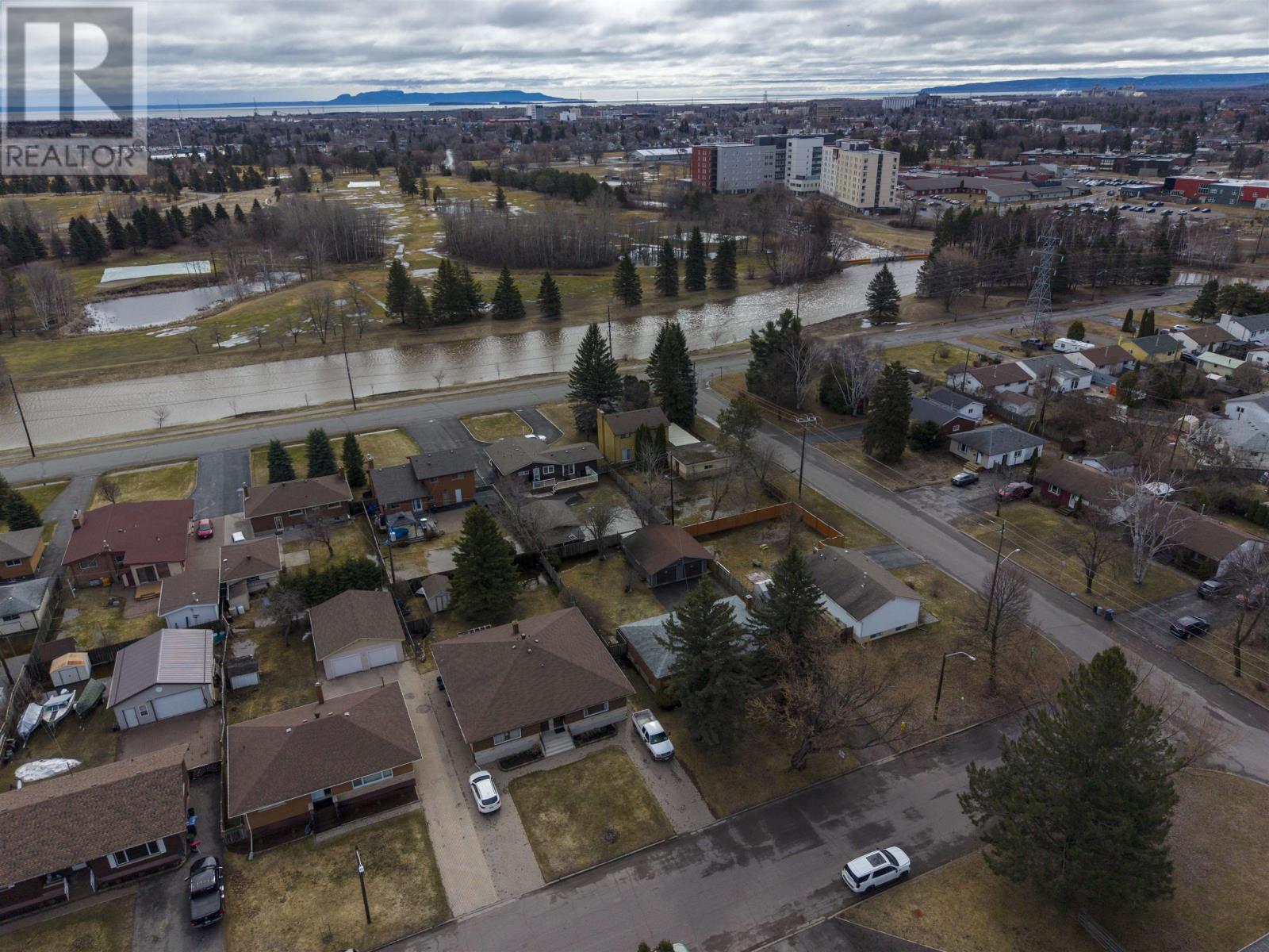 402 Westview Pl, Thunder Bay, Ontario  P7C 4M3 - Photo 34 - TB2600844