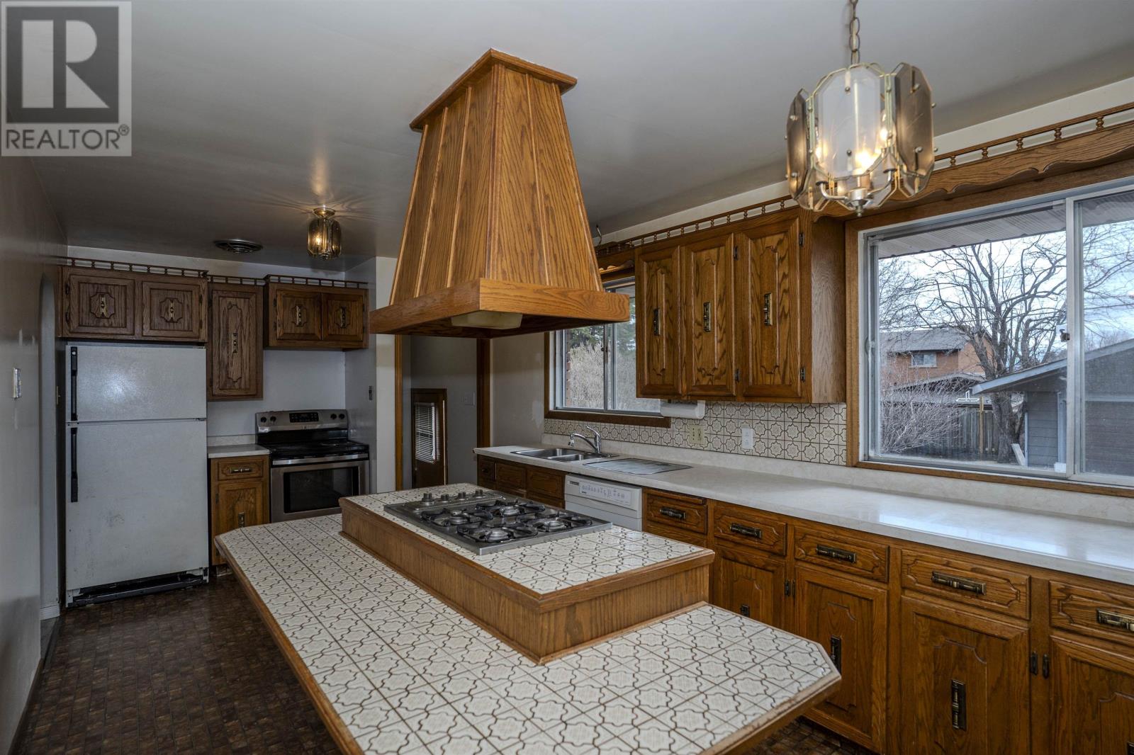 402 Westview Pl, Thunder Bay, Ontario  P7C 4M3 - Photo 6 - TB2600844