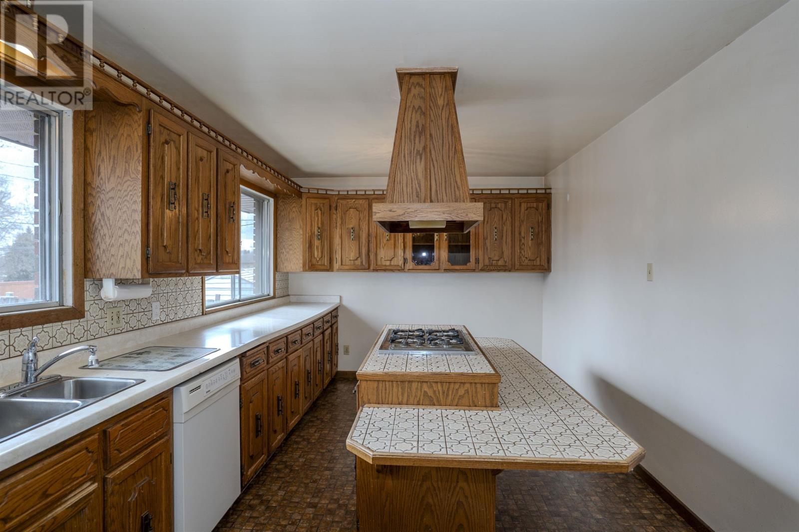 402 Westview Pl, Thunder Bay, Ontario  P7C 4M3 - Photo 4 - TB2600844