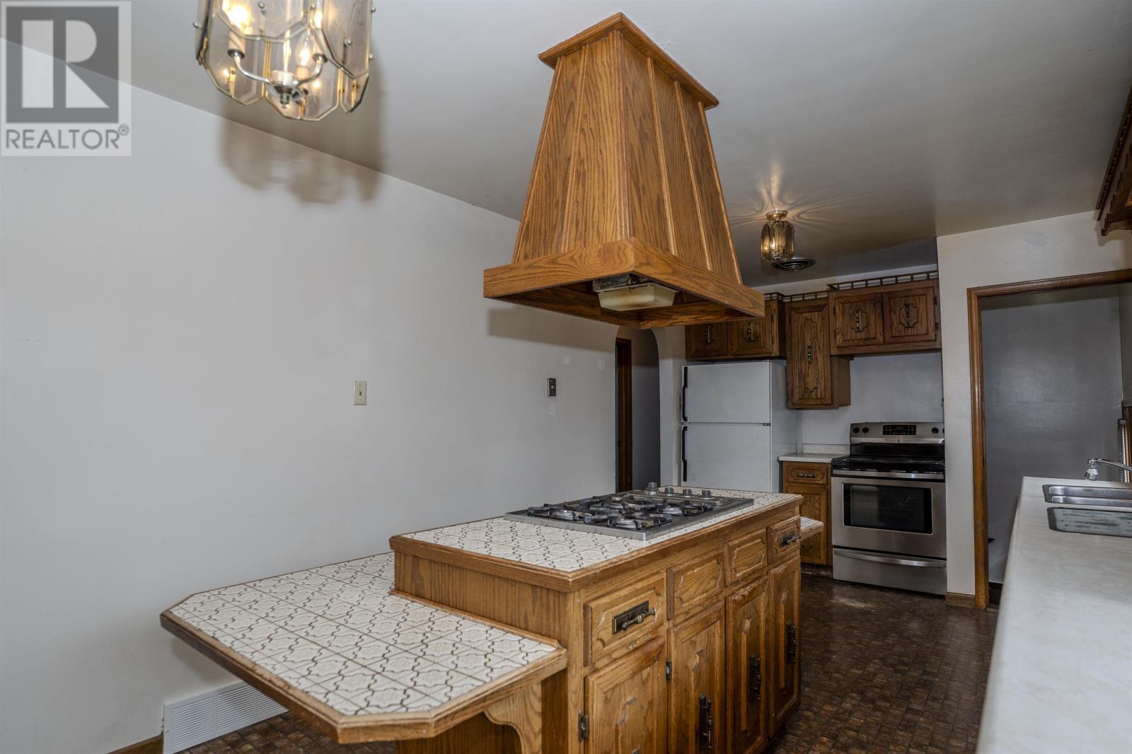 402 Westview Pl, Thunder Bay, Ontario  P7C 4M3 - Photo 7 - TB2600844