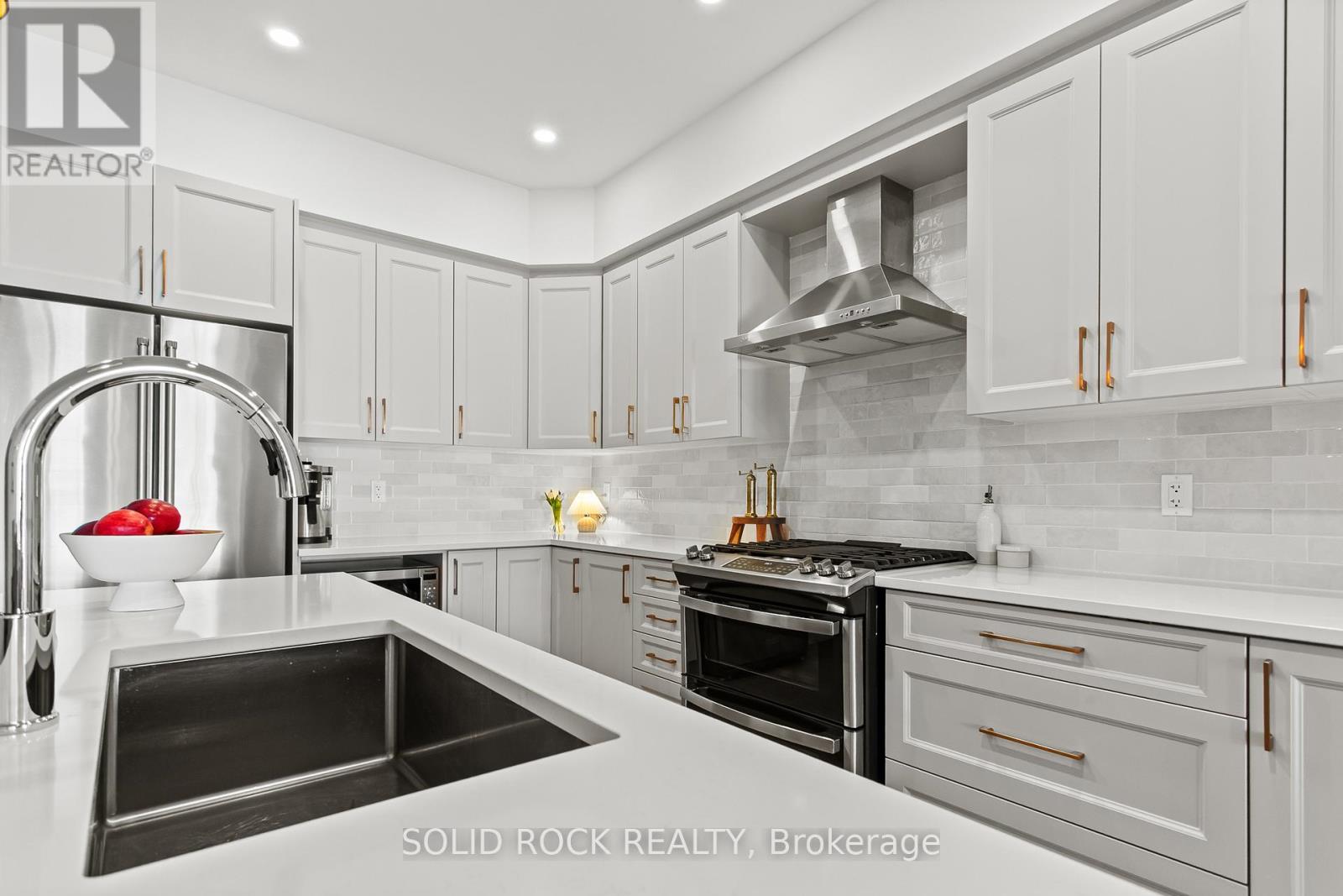 949 Omagaki Way, Ottawa, Ontario  K1X 0J3 - Photo 8 - X13058668