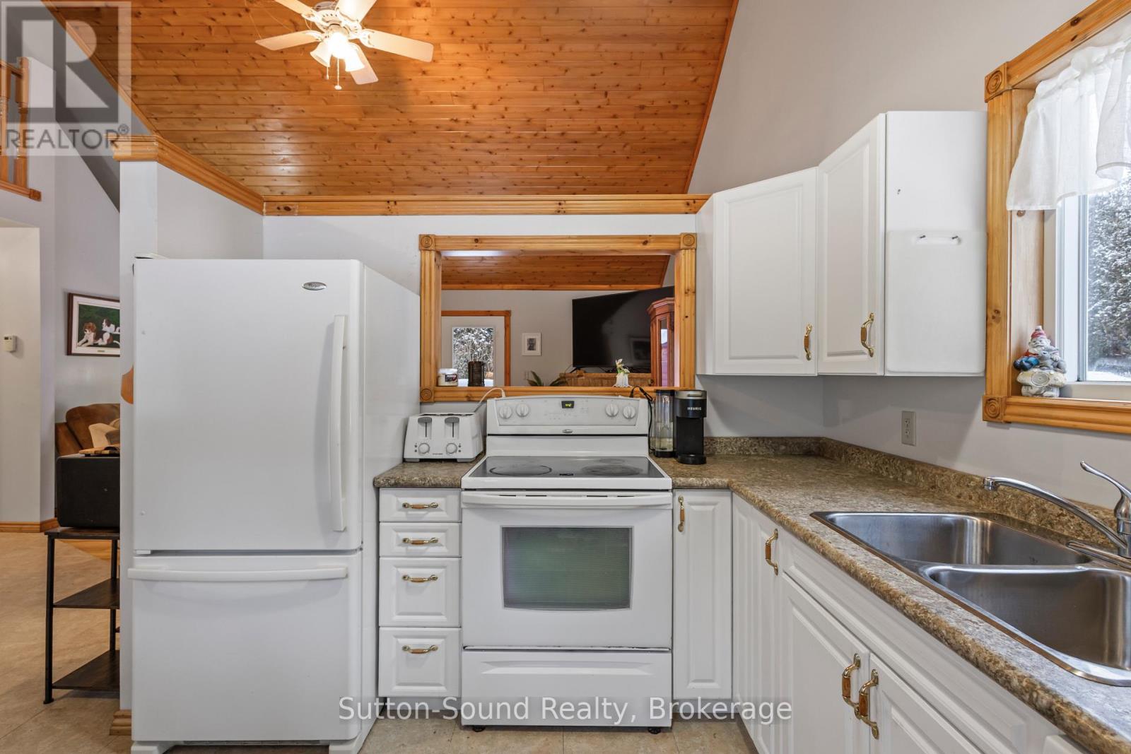 554 Stokes Bay Road, Northern Bruce Peninsula, Ontario  N0H 2M0 - Photo 5 - X12741950