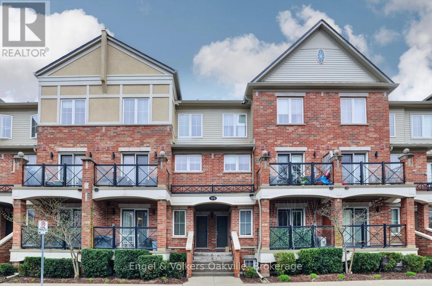 15 - 19 HAYS BOULEVARD, Oakville, Ontario