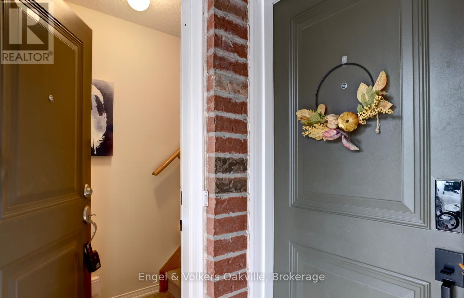 15 - 19 Hays Boulevard, Oakville, Ontario  L6H 0H8 - Photo 2 - W13058758