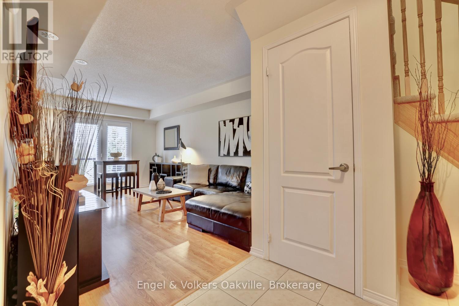 15 - 19 Hays Boulevard, Oakville, Ontario  L6H 0H8 - Photo 4 - W13058758