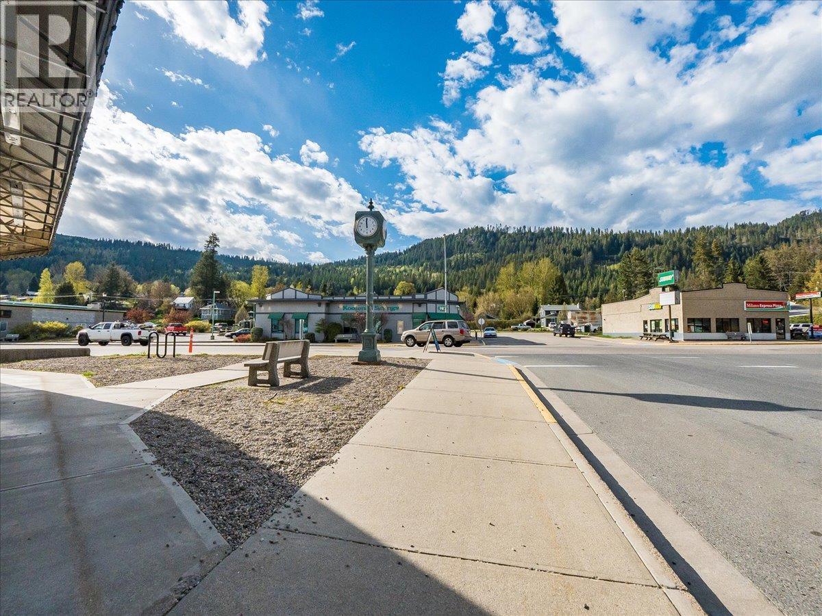 1967 Columbia Gardens Road, Fruitvale, British Columbia  V0G 1L0 - Photo 12 - 10384862