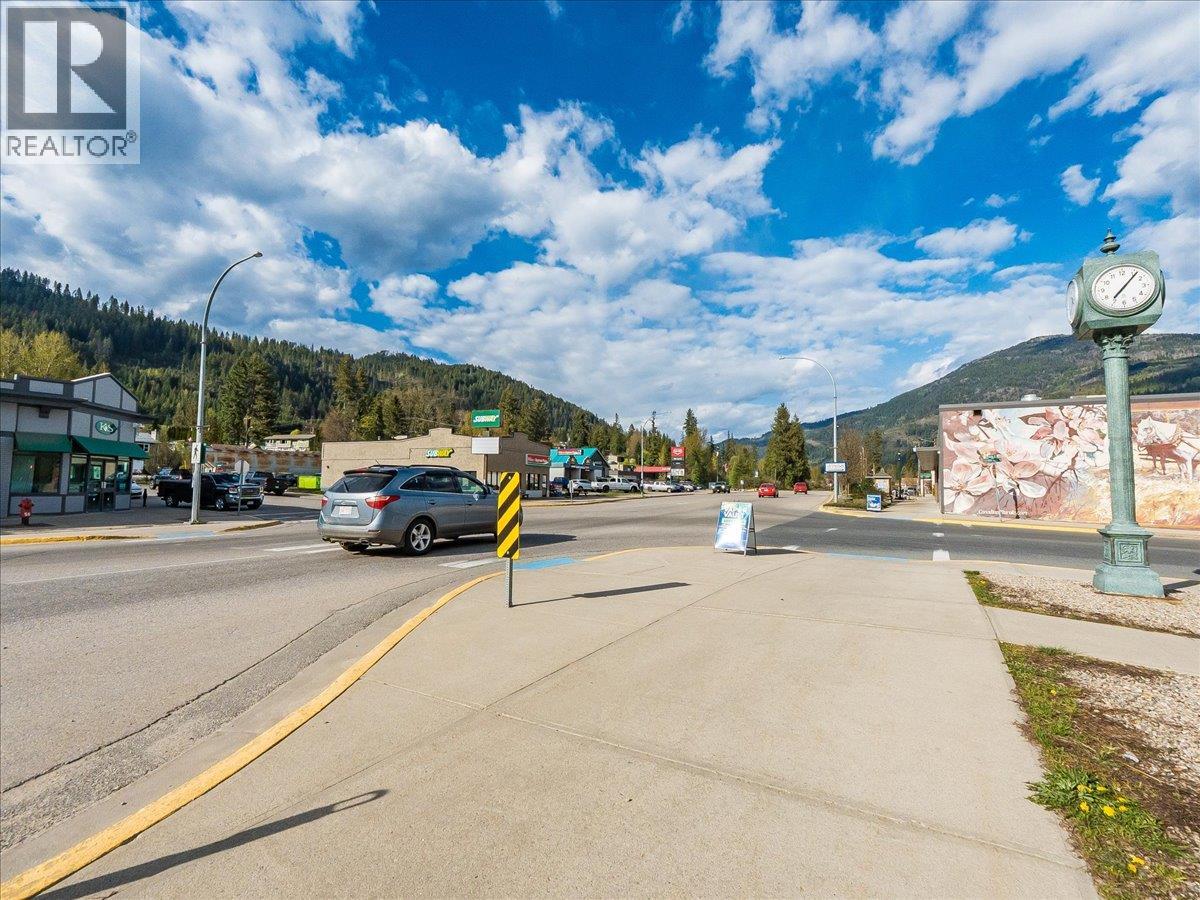 1967 Columbia Gardens Road, Fruitvale, British Columbia  V0G 1L0 - Photo 13 - 10384862