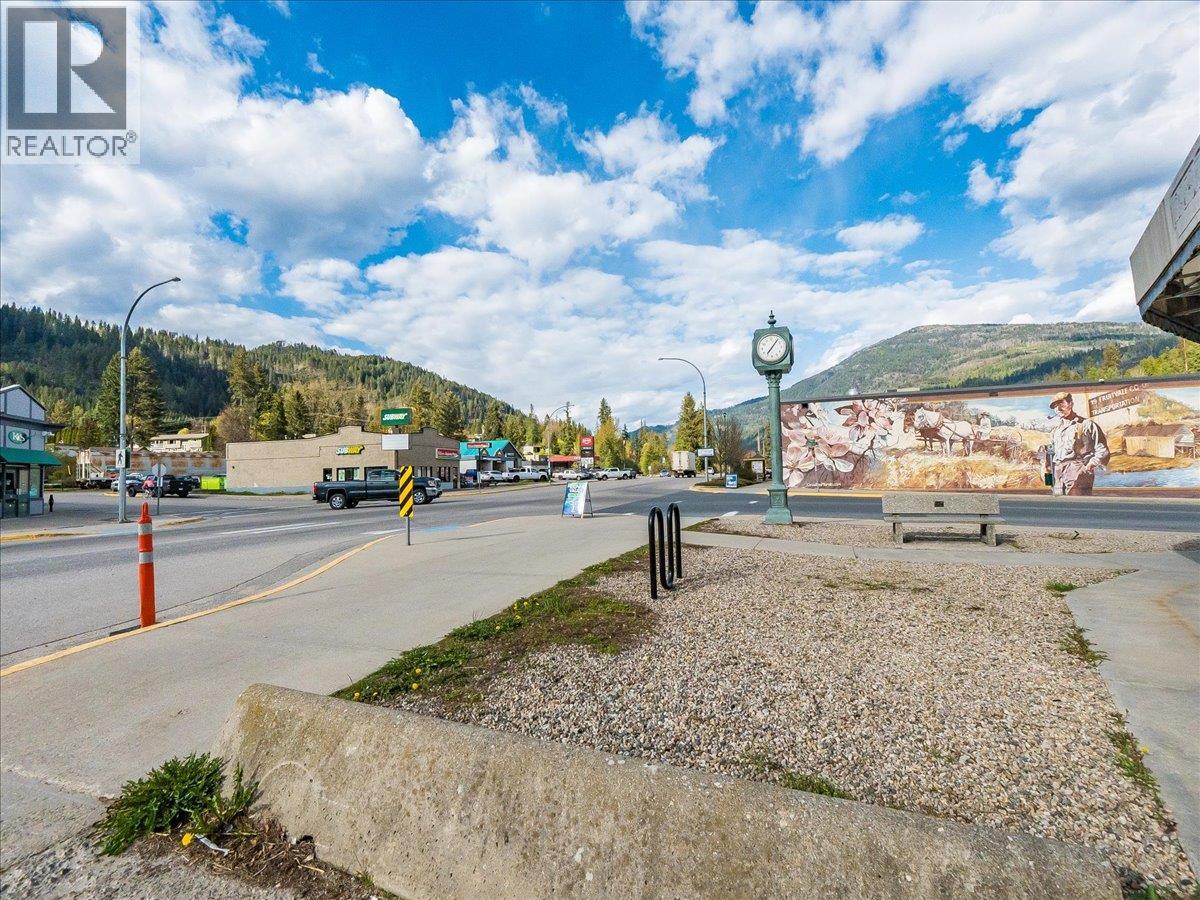 1967 Columbia Gardens Road, Fruitvale, British Columbia  V0G 1L0 - Photo 14 - 10384862