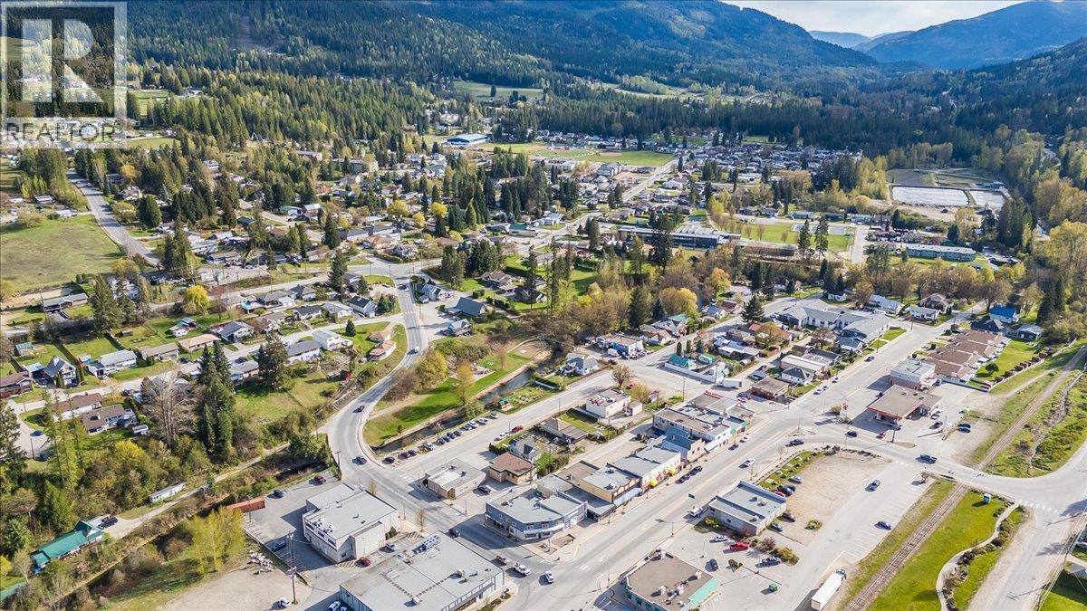 1967 Columbia Gardens Road, Fruitvale, British Columbia  V0G 1L0 - Photo 29 - 10384862