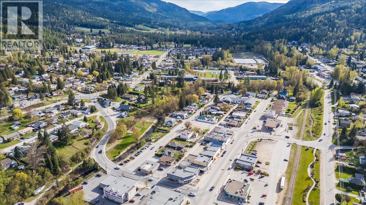 1967 Columbia Gardens Road, Fruitvale, British Columbia  V0G 1L0 - Photo 33 - 10384862