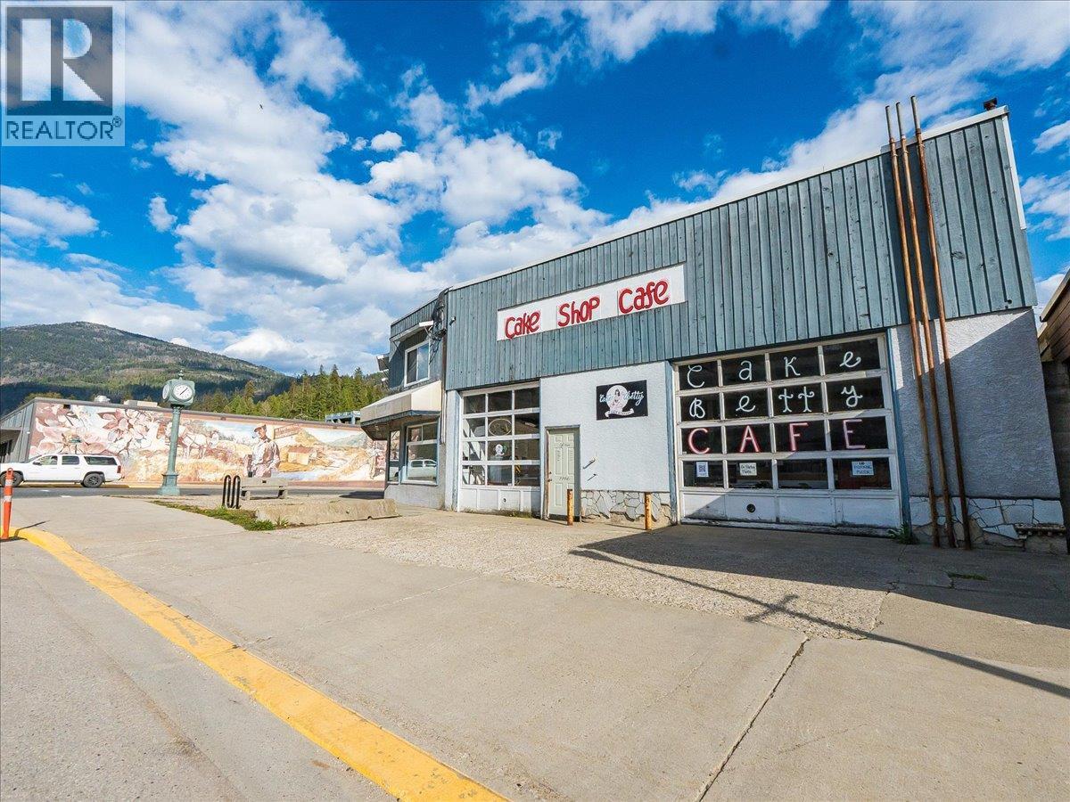 1967 Columbia Gardens Road, Fruitvale, British Columbia  V0G 1L0 - Photo 5 - 10384862