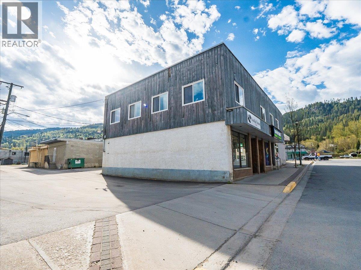 1967 Columbia Gardens Road, Fruitvale, British Columbia  V0G 1L0 - Photo 8 - 10384862