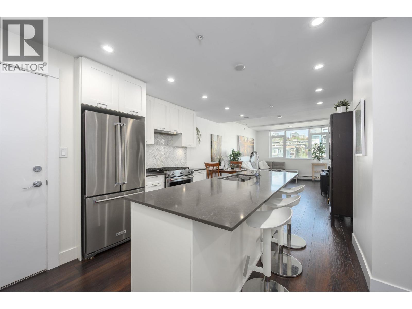 504 131 E 3rd Street, North Vancouver, British Columbia  V7L 0E3 - Photo 2 - R3117256