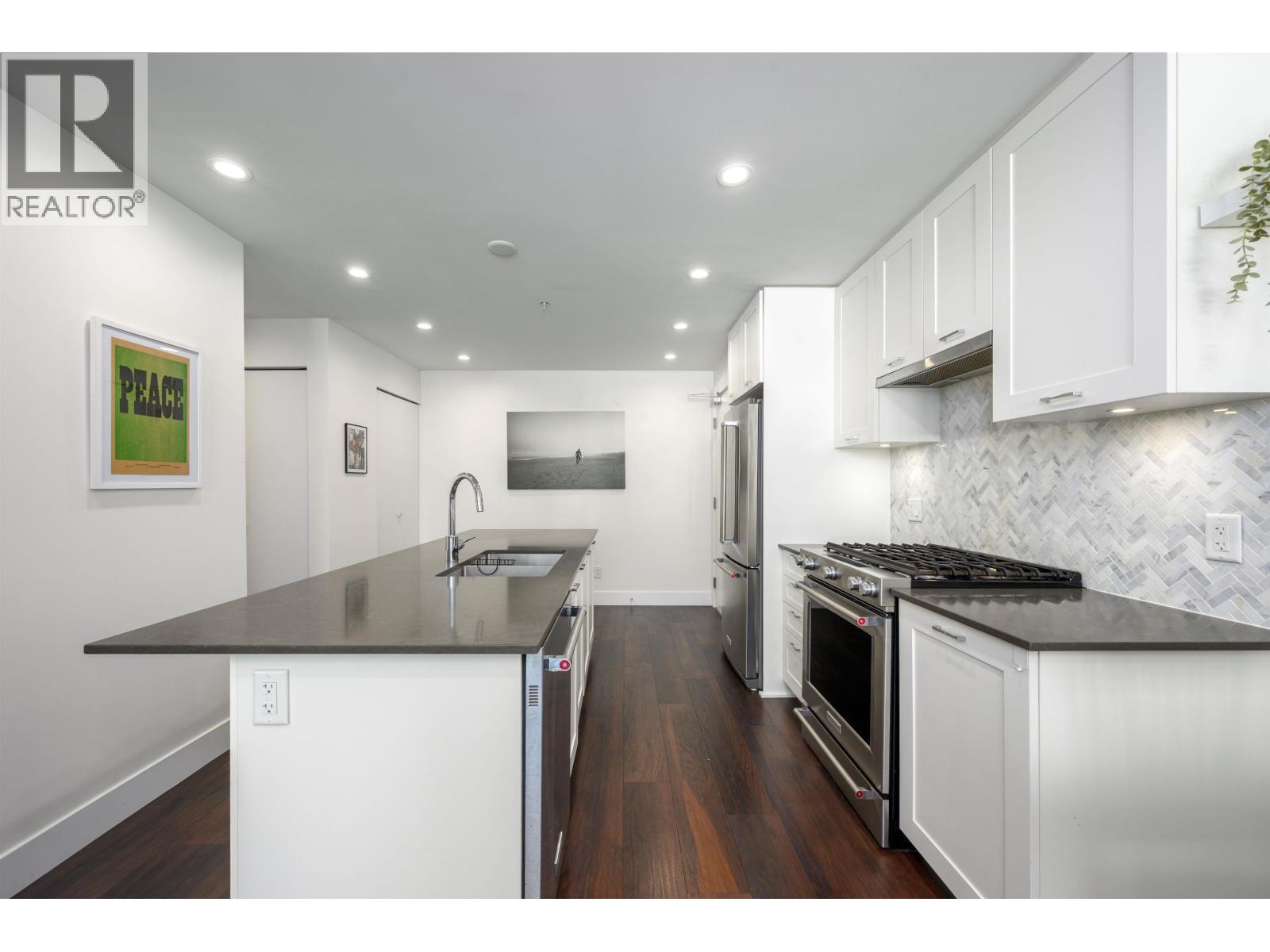 504 131 E 3rd Street, North Vancouver, British Columbia  V7L 0E3 - Photo 3 - R3117256