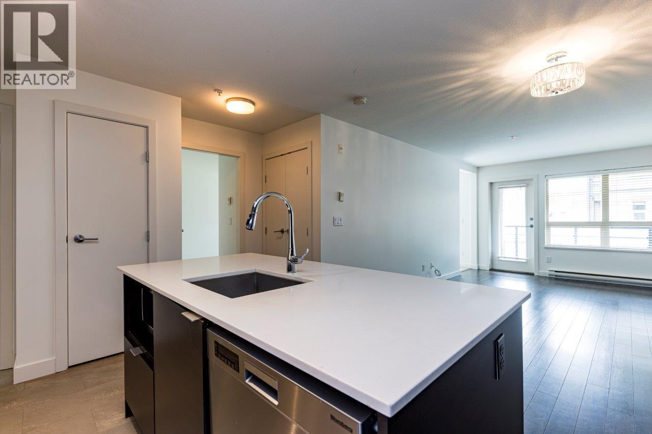 302 1677 Lloyd Avenue, North Vancouver, British Columbia  V7P 0B1 - Photo 3 - R3117296