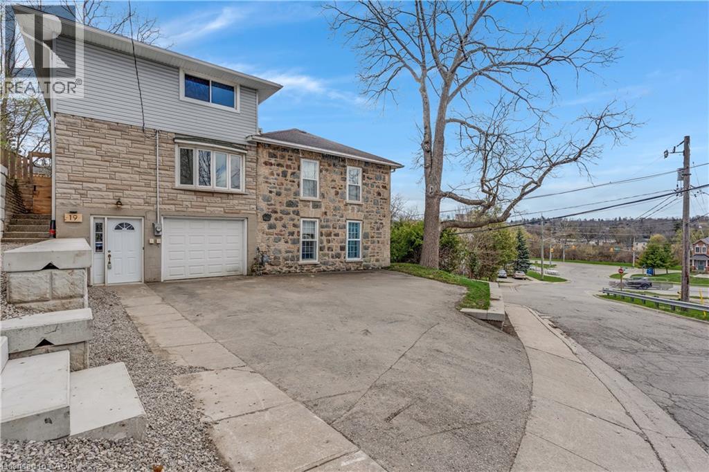 19 Birch Street, Cambridge, Ontario  N1R 2M2 - Photo 2 - 40817232