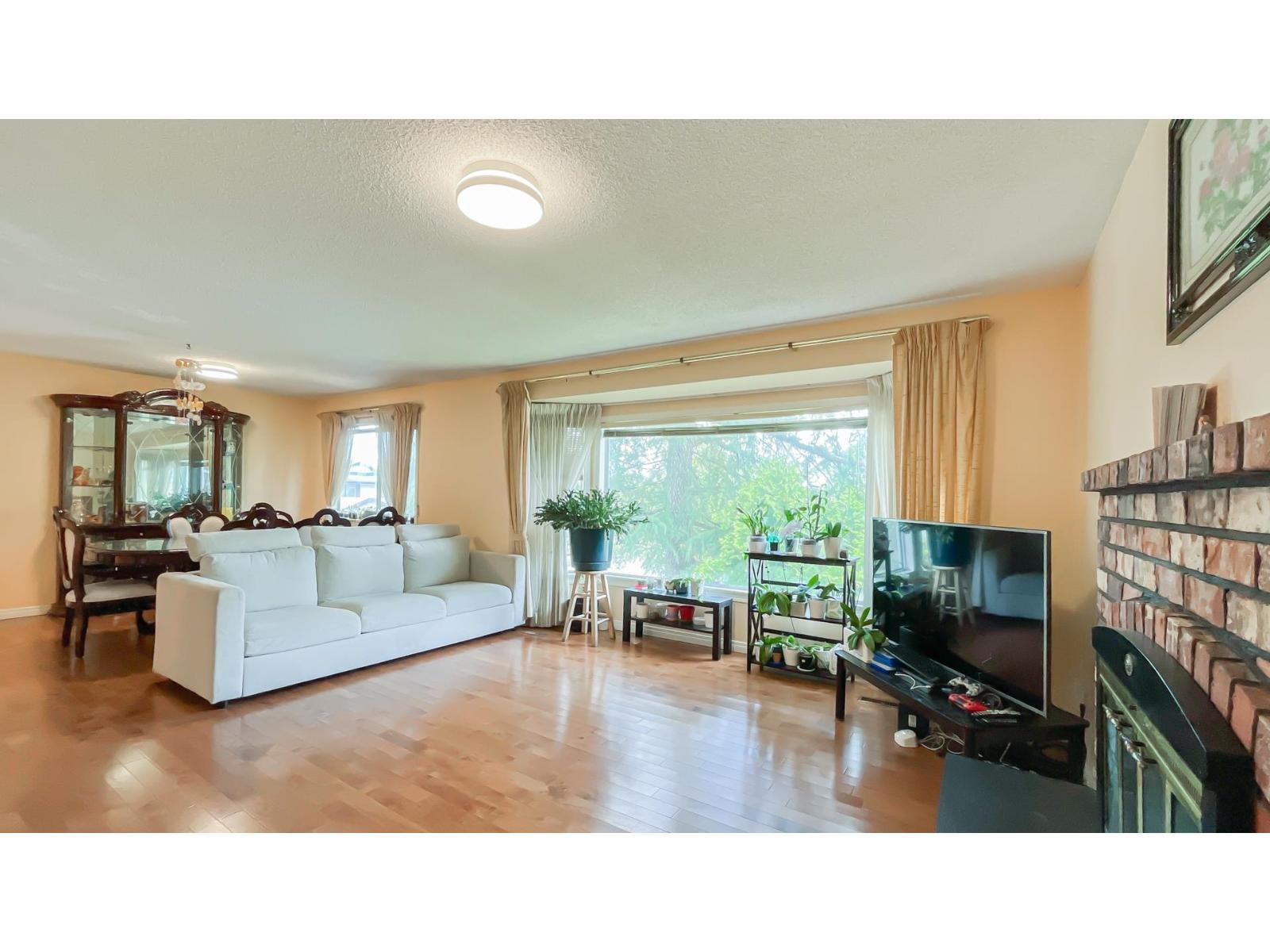 9392 139 Street, Surrey, British Columbia  V3V 7K9 - Photo 3 - R3116181