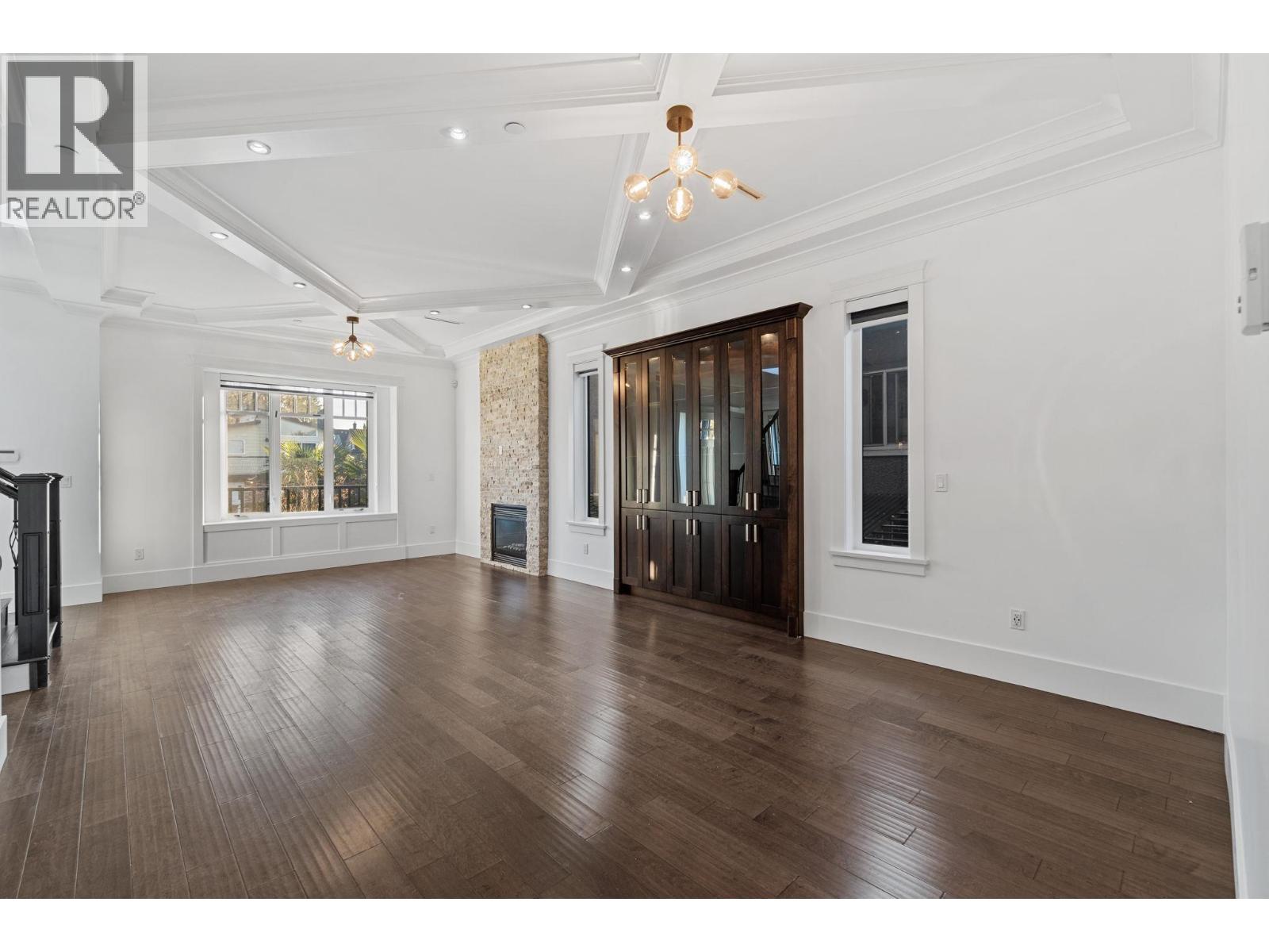 831 E King Edward Avenue, Vancouver, British Columbia  V5V 2E5 - Photo 2 - R3117301