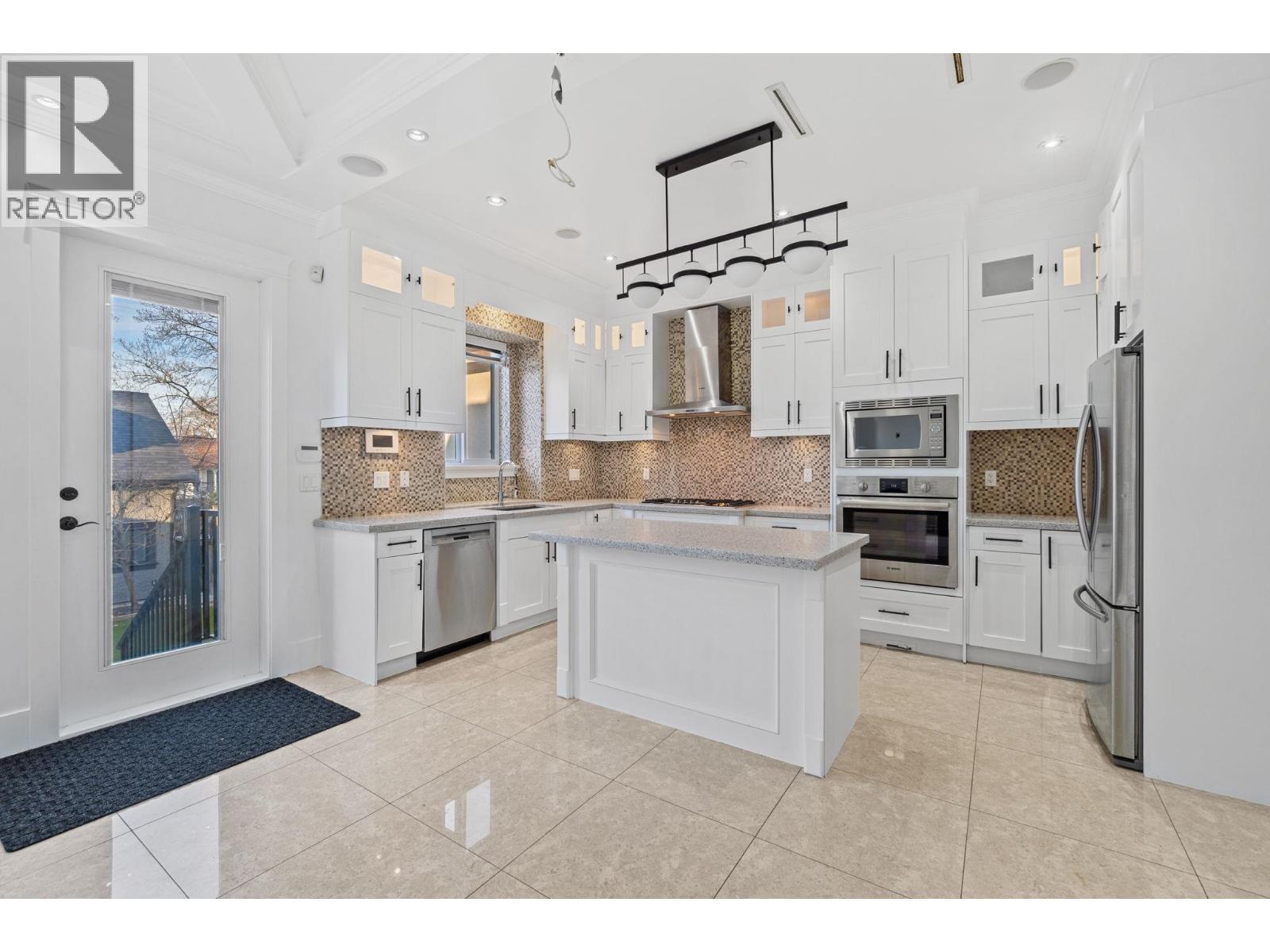 831 E King Edward Avenue, Vancouver, British Columbia  V5V 2E5 - Photo 6 - R3117301