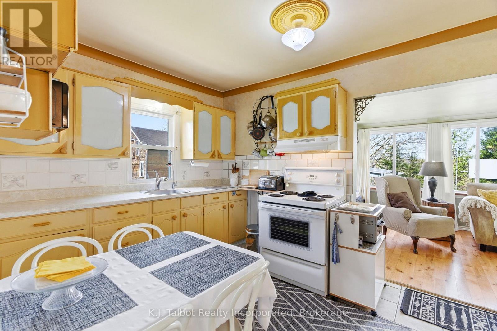 53 Arthur Lane, Ashfield-Colborne-Wawanosh, Ontario  N0M 1E0 - Photo 12 - X13058720