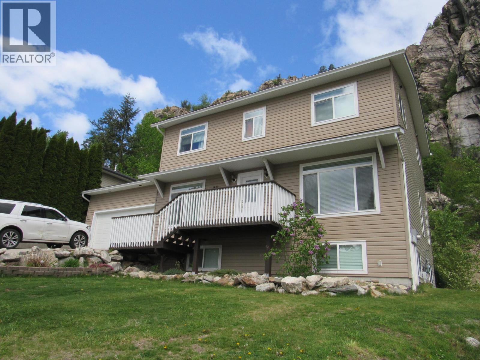1447 37TH Street, Castlegar, British Columbia