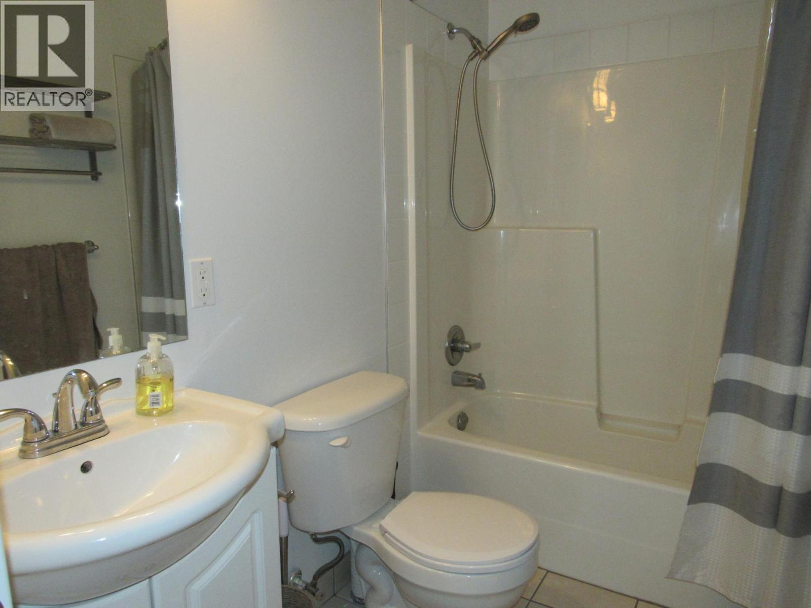 1447 37th Street, Castlegar, British Columbia  V1N 4J5 - Photo 11 - 10383975