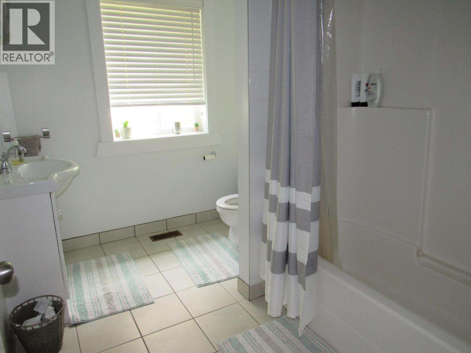 1447 37th Street, Castlegar, British Columbia  V1N 4J5 - Photo 15 - 10383975