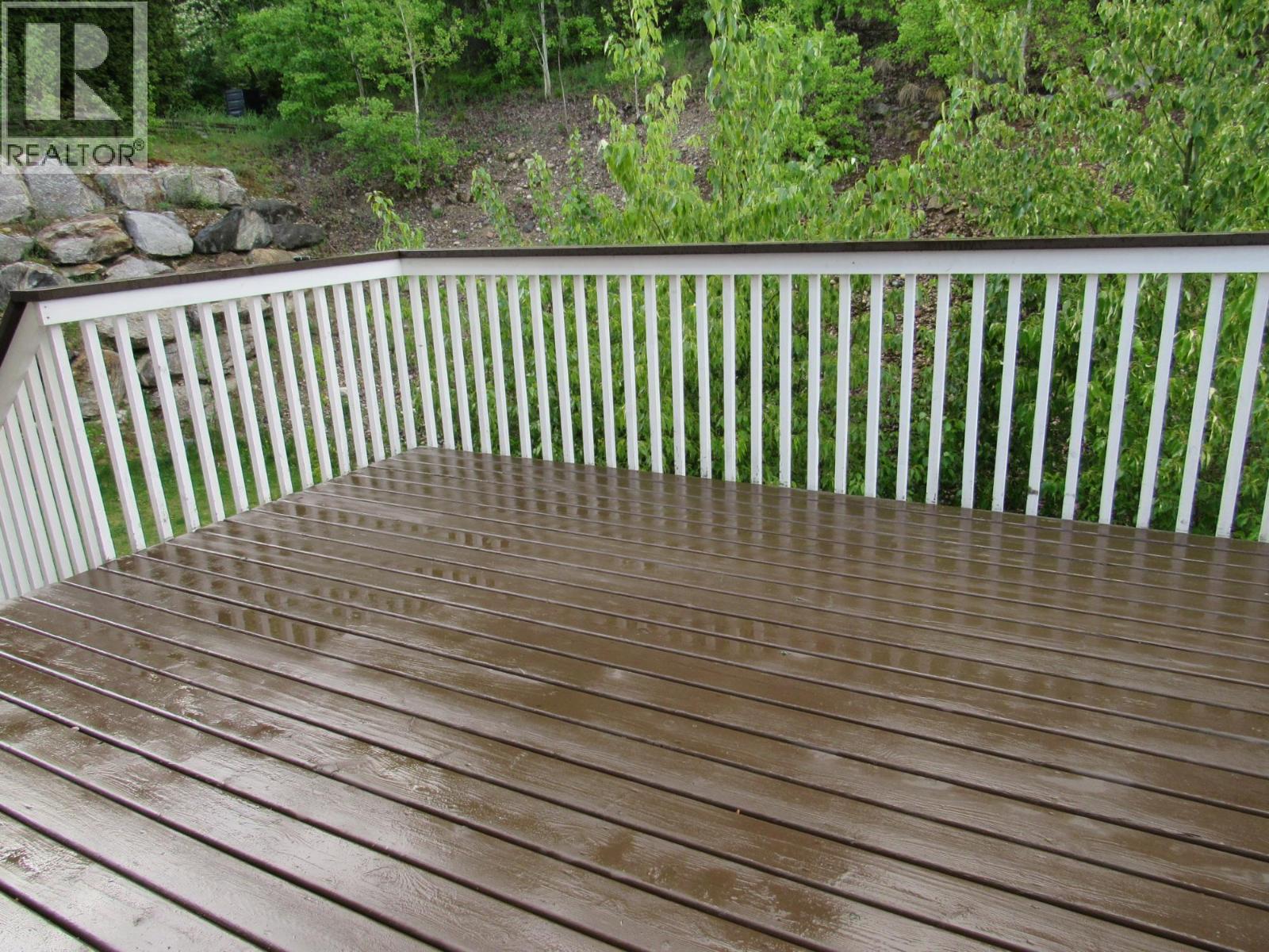 1447 37th Street, Castlegar, British Columbia  V1N 4J5 - Photo 5 - 10383975